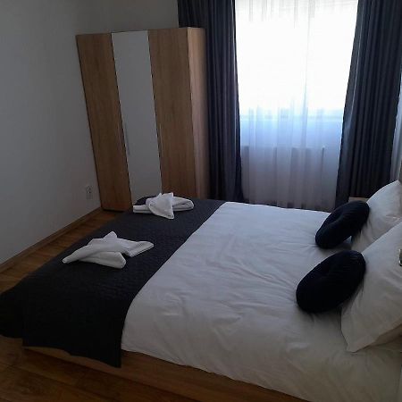 Pensiunea Eden House Крайова Екстер'єр фото