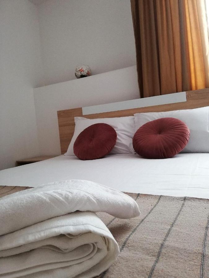 Pensiunea Eden House Крайова Екстер'єр фото