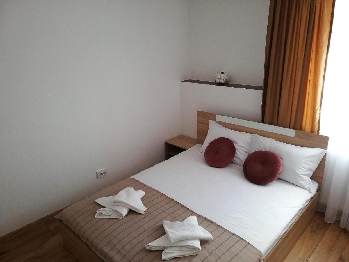 Pensiunea Eden House Крайова Екстер'єр фото