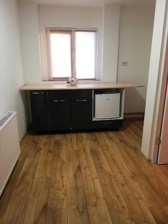 Pensiunea Eden House Крайова Екстер'єр фото